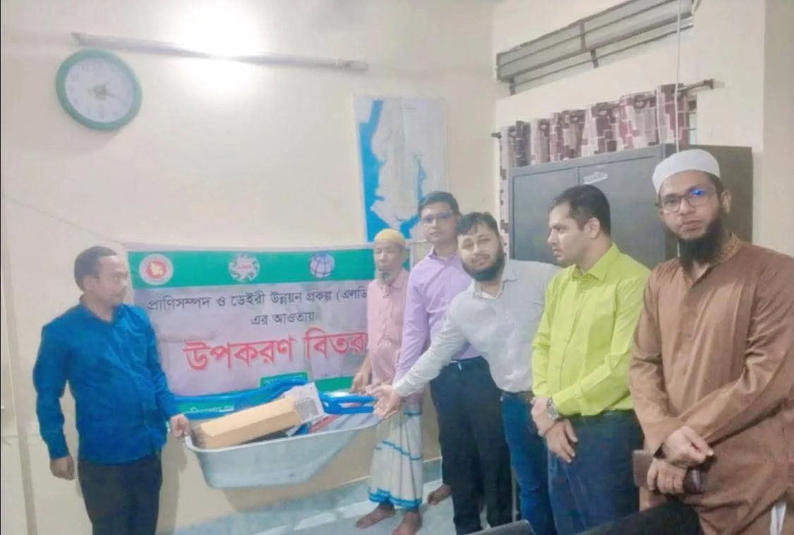মহেশখালীতে মহিষ উৎপাদনকারী দলের ৫৫ জন উপকার ভোগীদের মাঝে উপকরণ বিতরণ