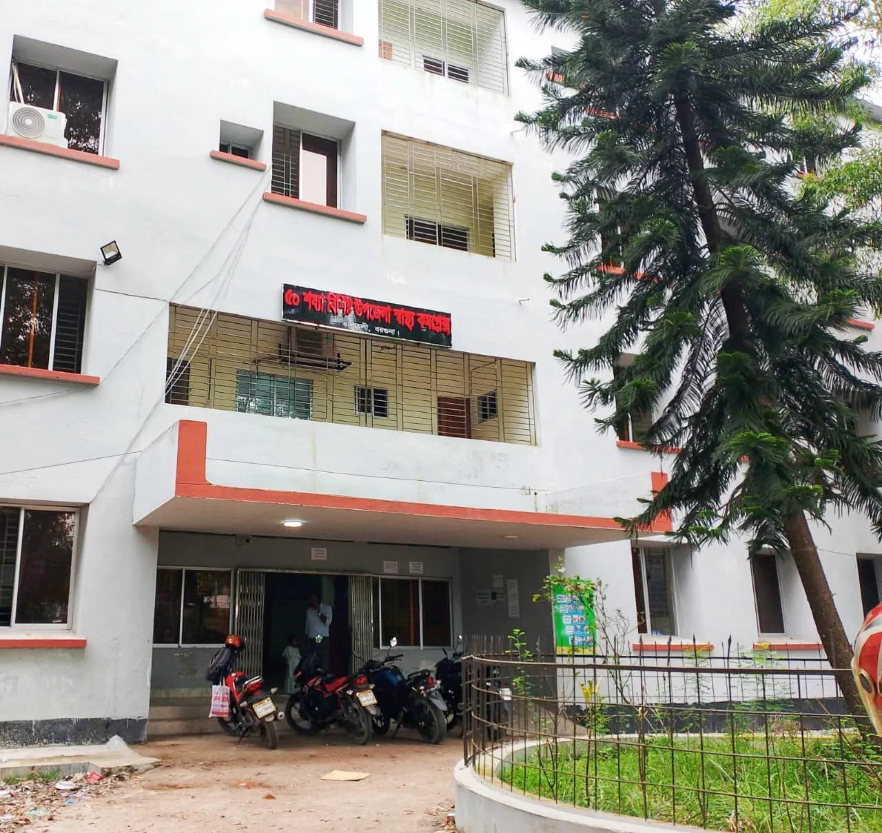 চারজন চিকিৎসক দিয়ে চলছে তালতলী উপজেলা স্বাস্থ্য কমপ্লেক্স
