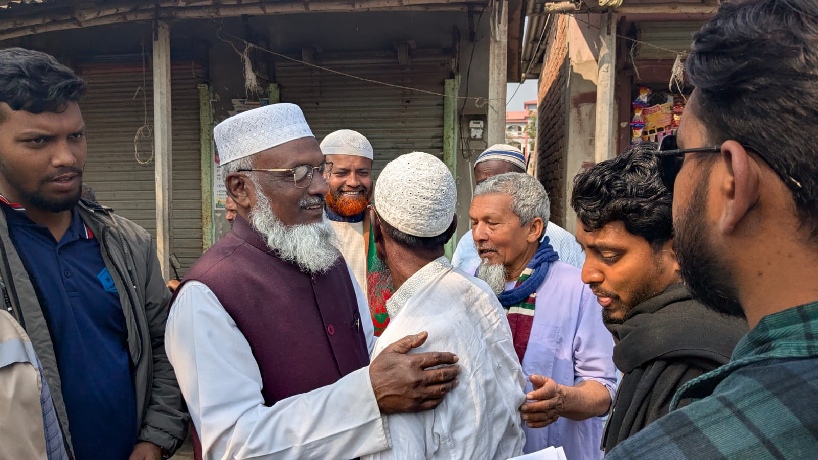 নির্বাচনি প্রচারণায় অধ্যাপক ইউনুস আলী